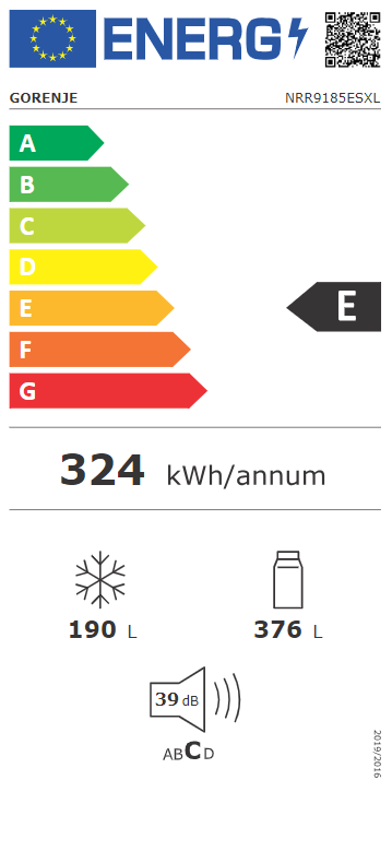 Energia címke egy hűtőszekrényre, amely az E energiahatékonysági osztályt és egyéb specifikációkat mutatja.