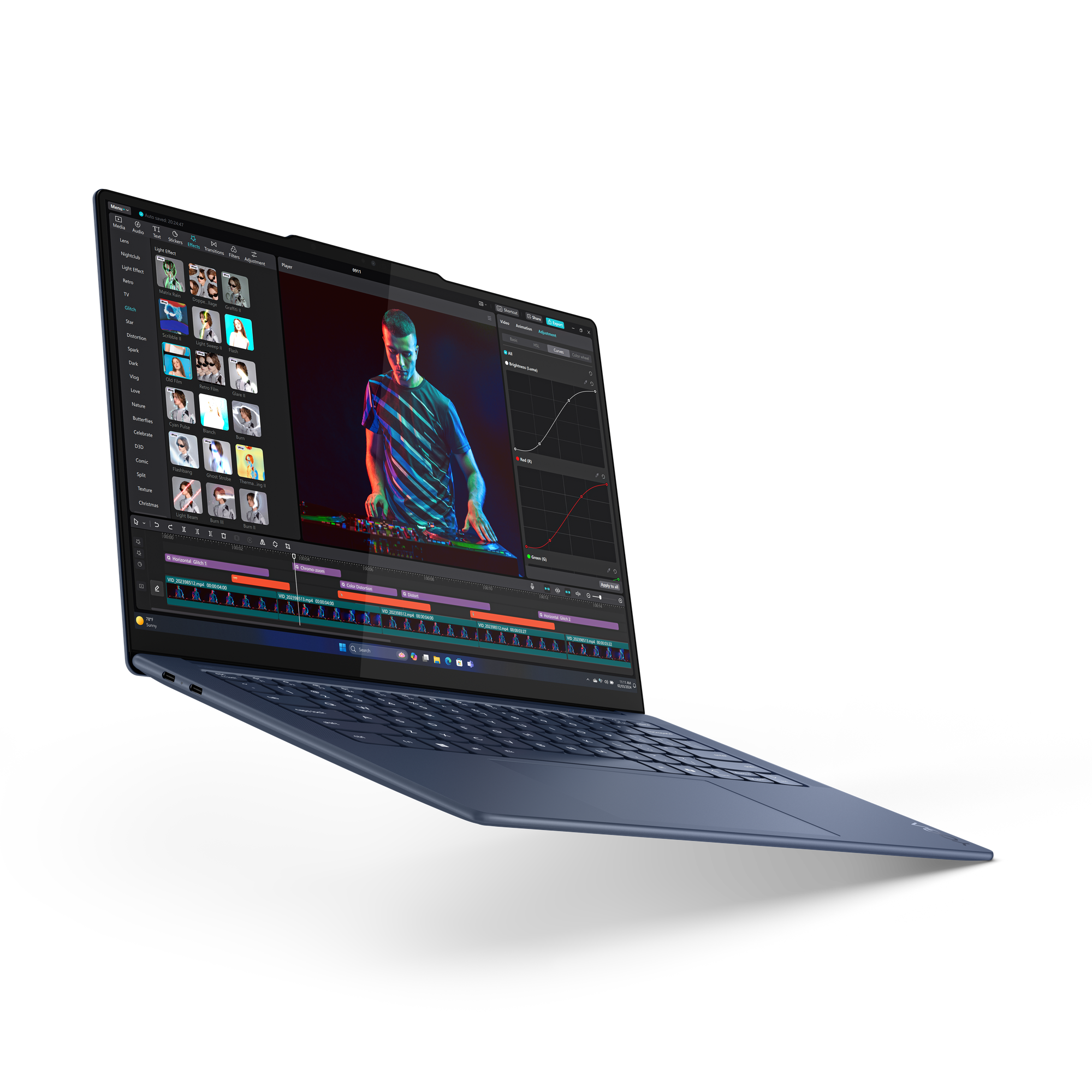 Dizüstü bilgisayar, bir DJ ile video düzenleme yazılımı arayüzünü gösteriyor.