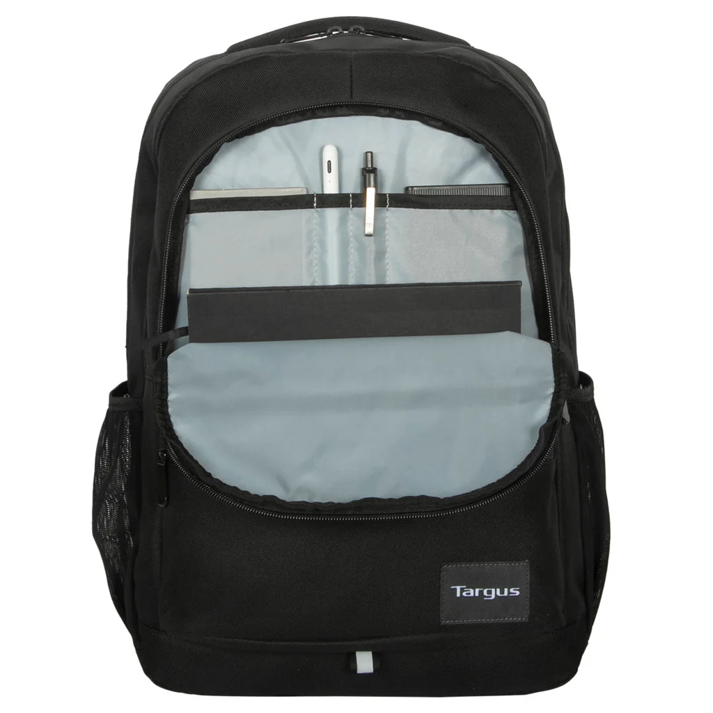 Mochila Targus negra abierta, revelando bolsillos, bolígrafos y una tableta.