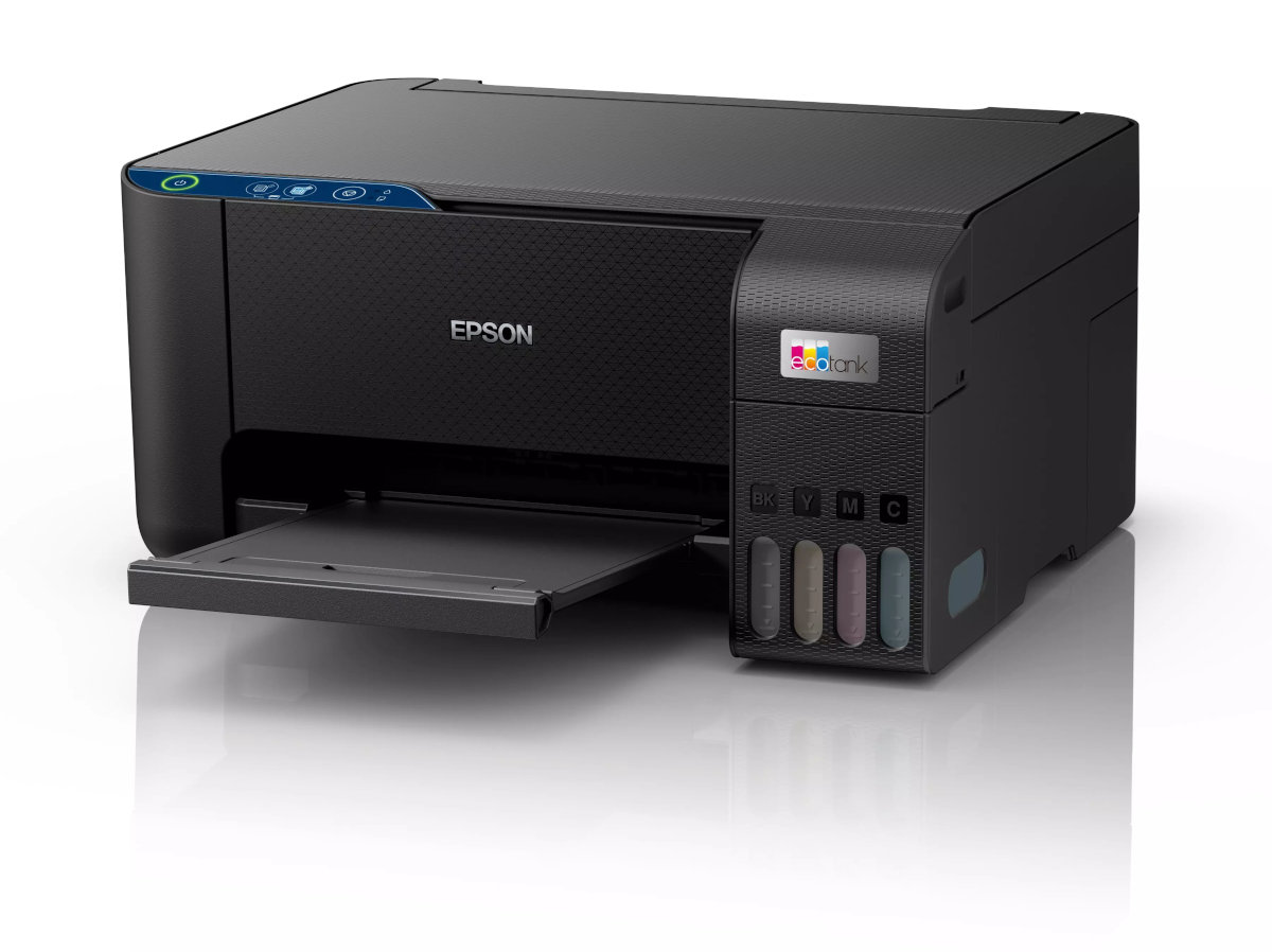 Drukarka Epson, czarna, z pojemnikami na tusz z boku i wysuniętą tacą.