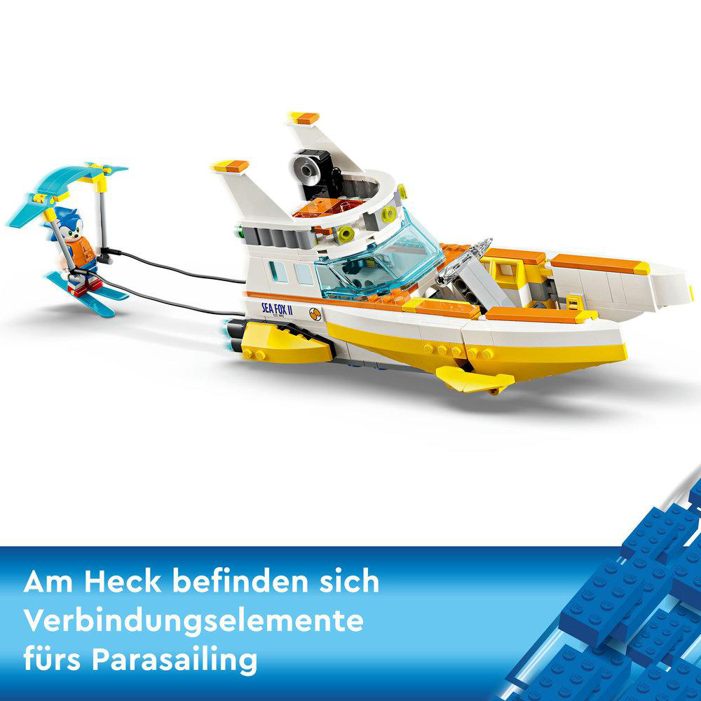 Lego Sonic Boot mit Parasailing Sonic. Das Boot ist gelb und weiß. Blaues Wasser.