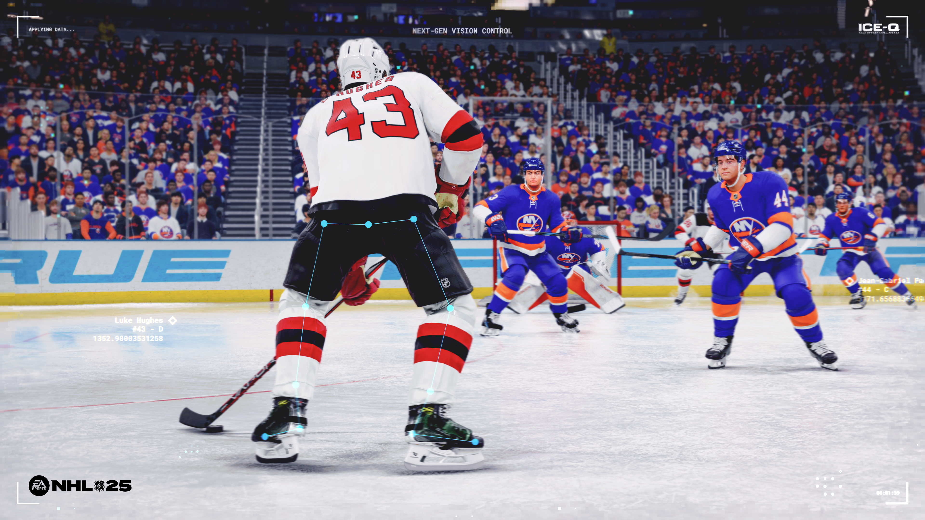 Hockeyspieler in einem Spiel, ein Spieler mit roter Nummer 43 im Fokus.
