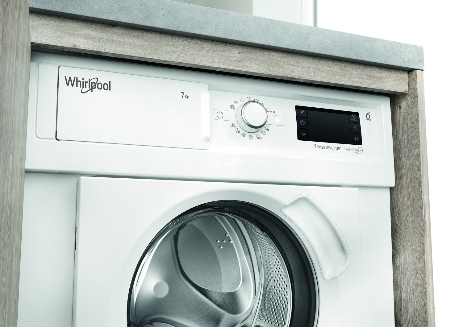 Lavadora Whirlpool blanca integrada en una encimera. Panel de control y puerta visibles.