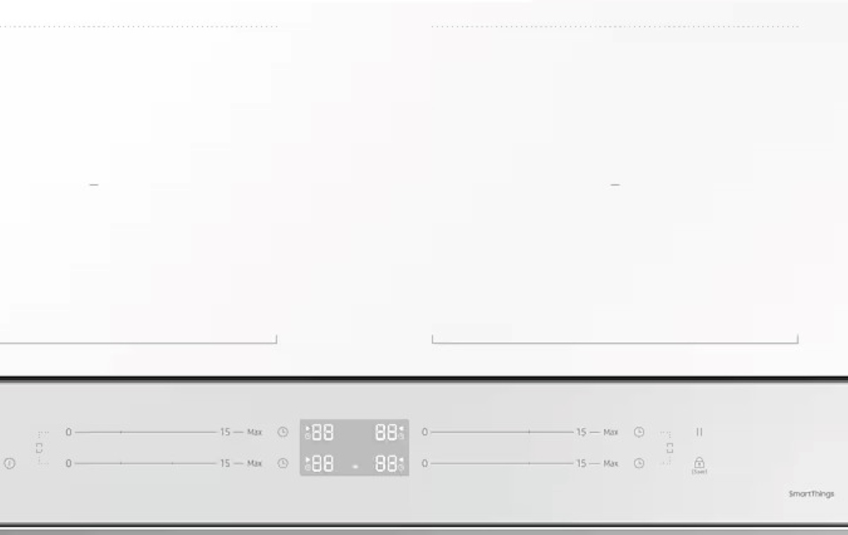 Biała płyta indukcyjna z wyświetlaczem cyfrowym i sterowaniem dotykowym.