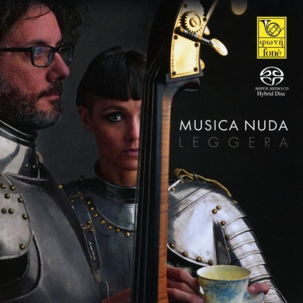 Albumcover: Zwei Personen mit Kontrabass, Titel 'Musica Nuda Leggera'.