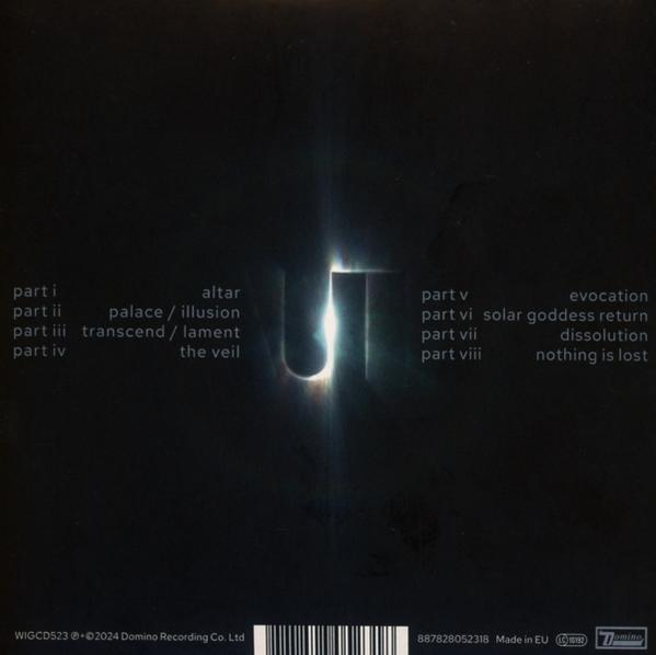 Albumcover mit dunklem Hintergrund, weißem Text und hellem vertikalem Licht.