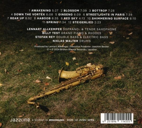 CD-Cover mit Titelliste und Credits. Ein Saxophon liegt auf Gras mit Herbstblättern.