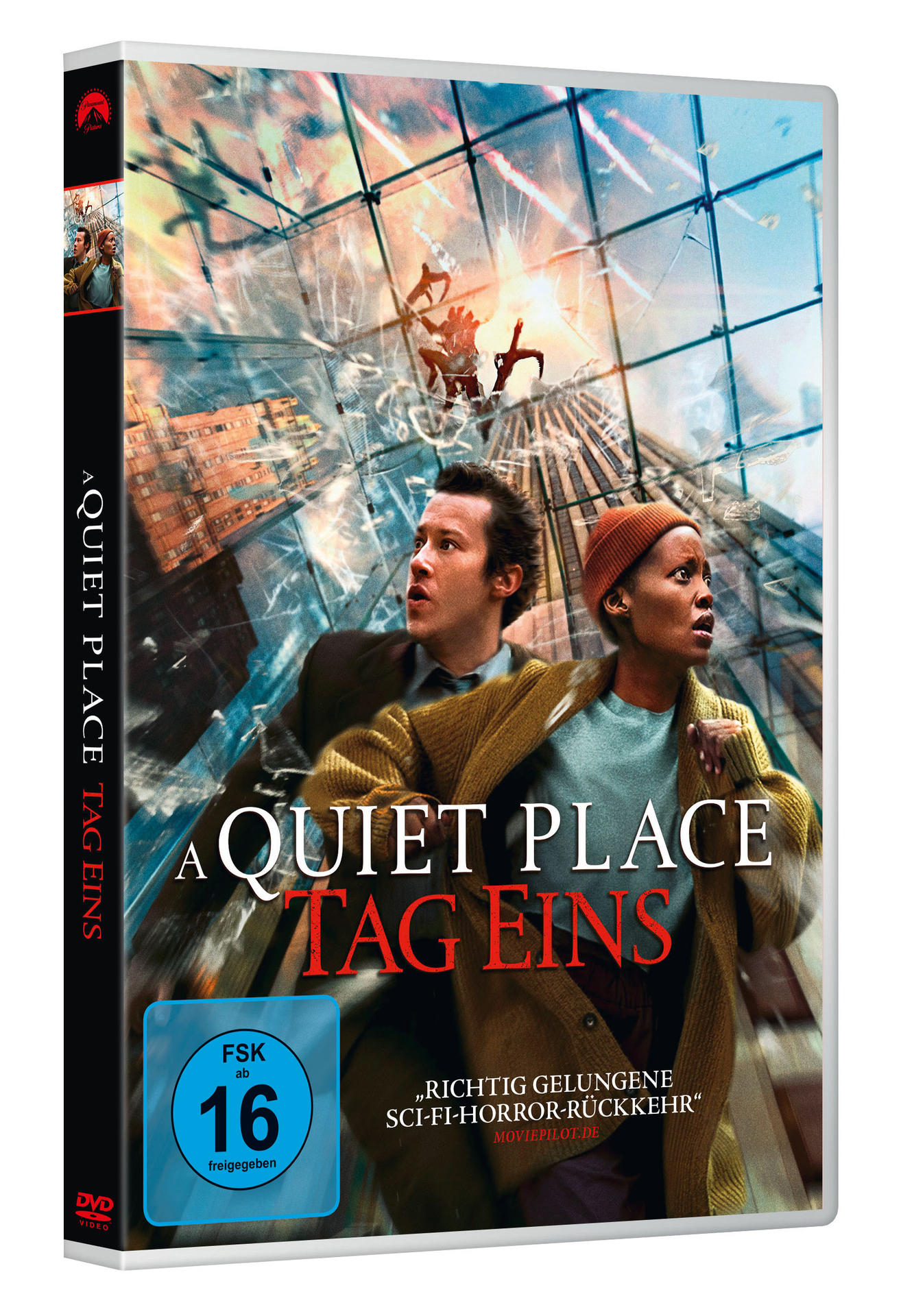 DVD-Hülle. Filmtitel: A Quiet Place Tag Eins. Zwei Personen rennen vor einem Gebäude weg.