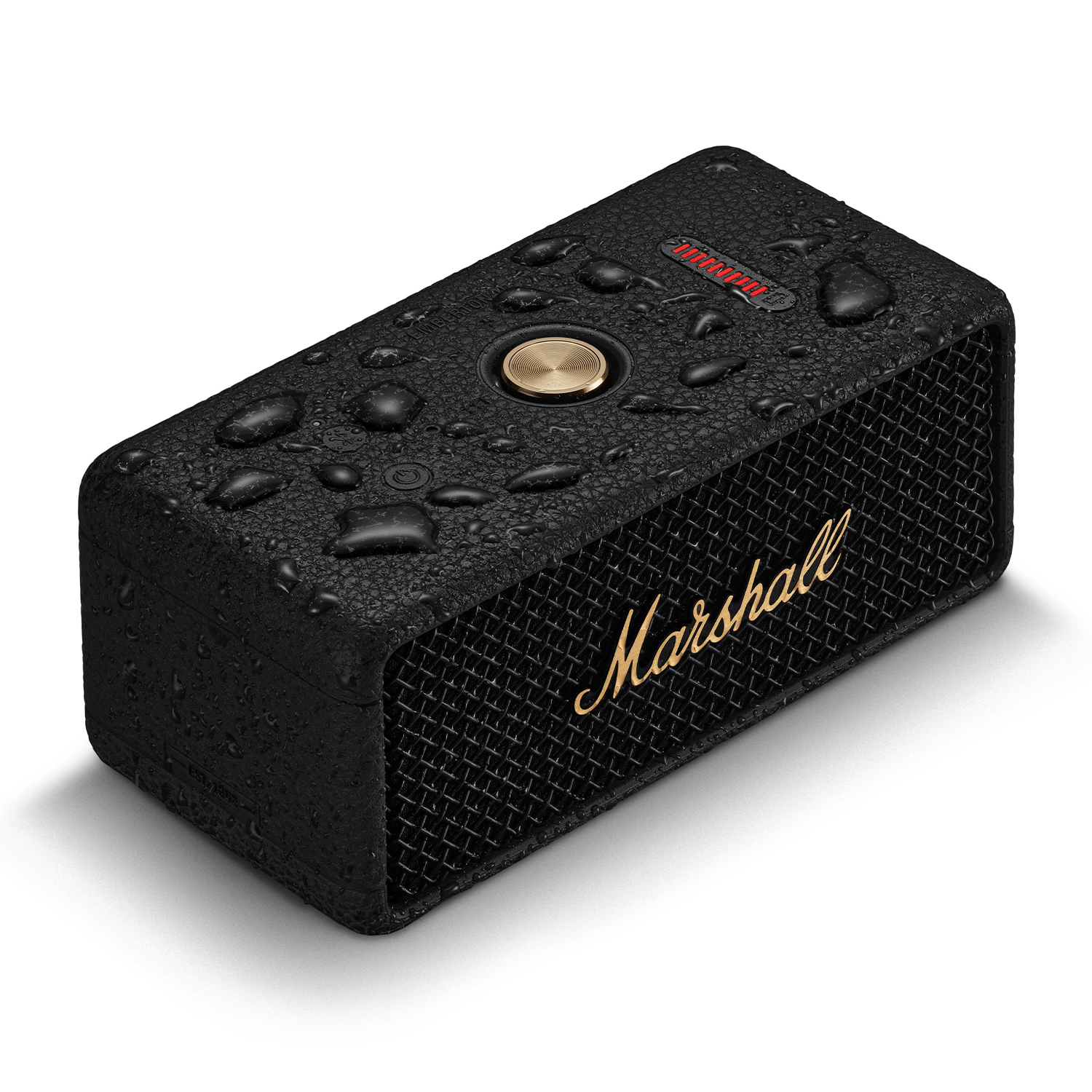 Un altoparlante Marshall nero, rettangolare, con un pulsante dorato e il marchio Marshall. Coperto di goccioline d'acqua.
