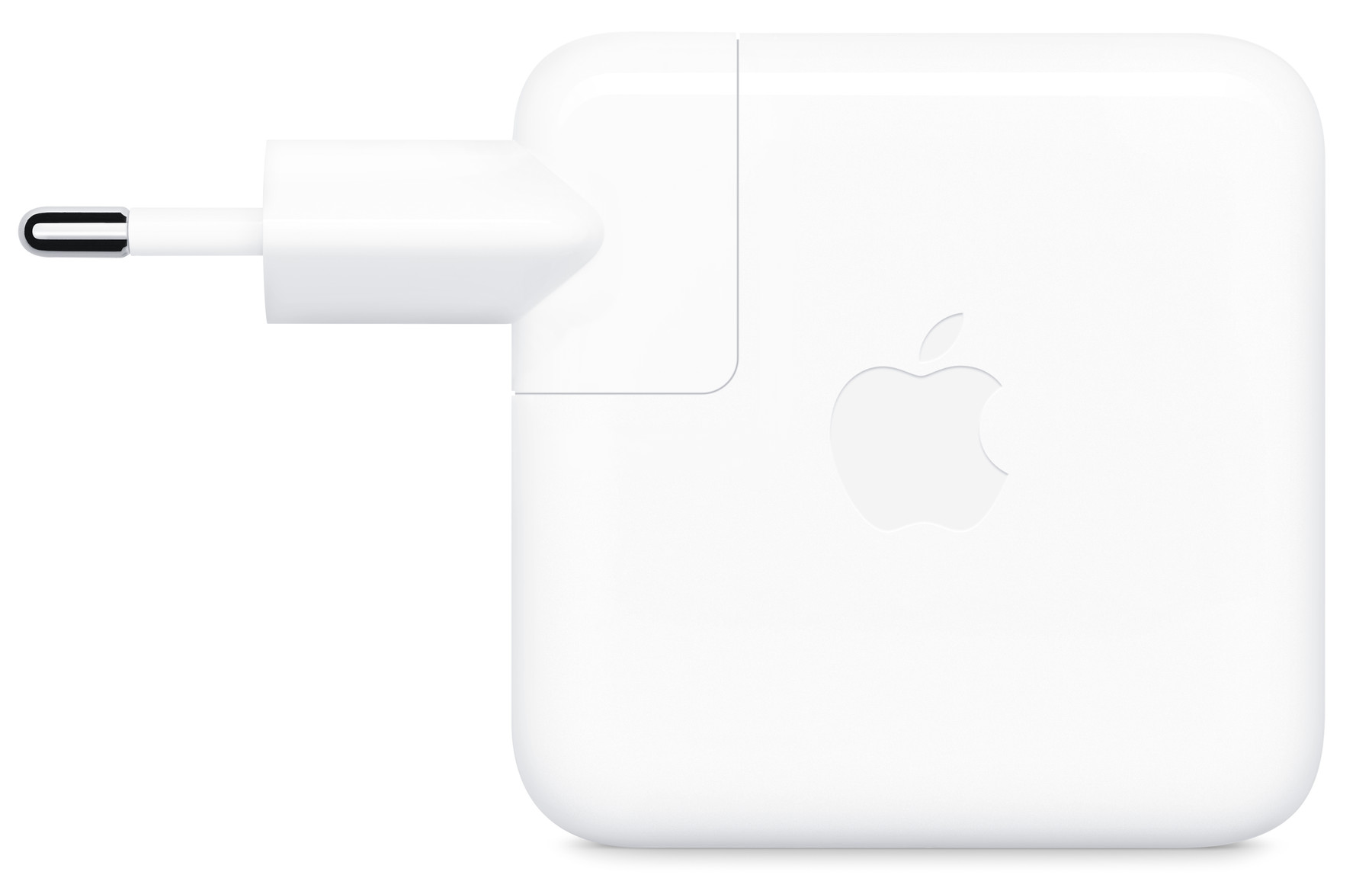 Egy fehér Apple töltő USB-C csatlakozóval. Az Apple logója az oldalán található.