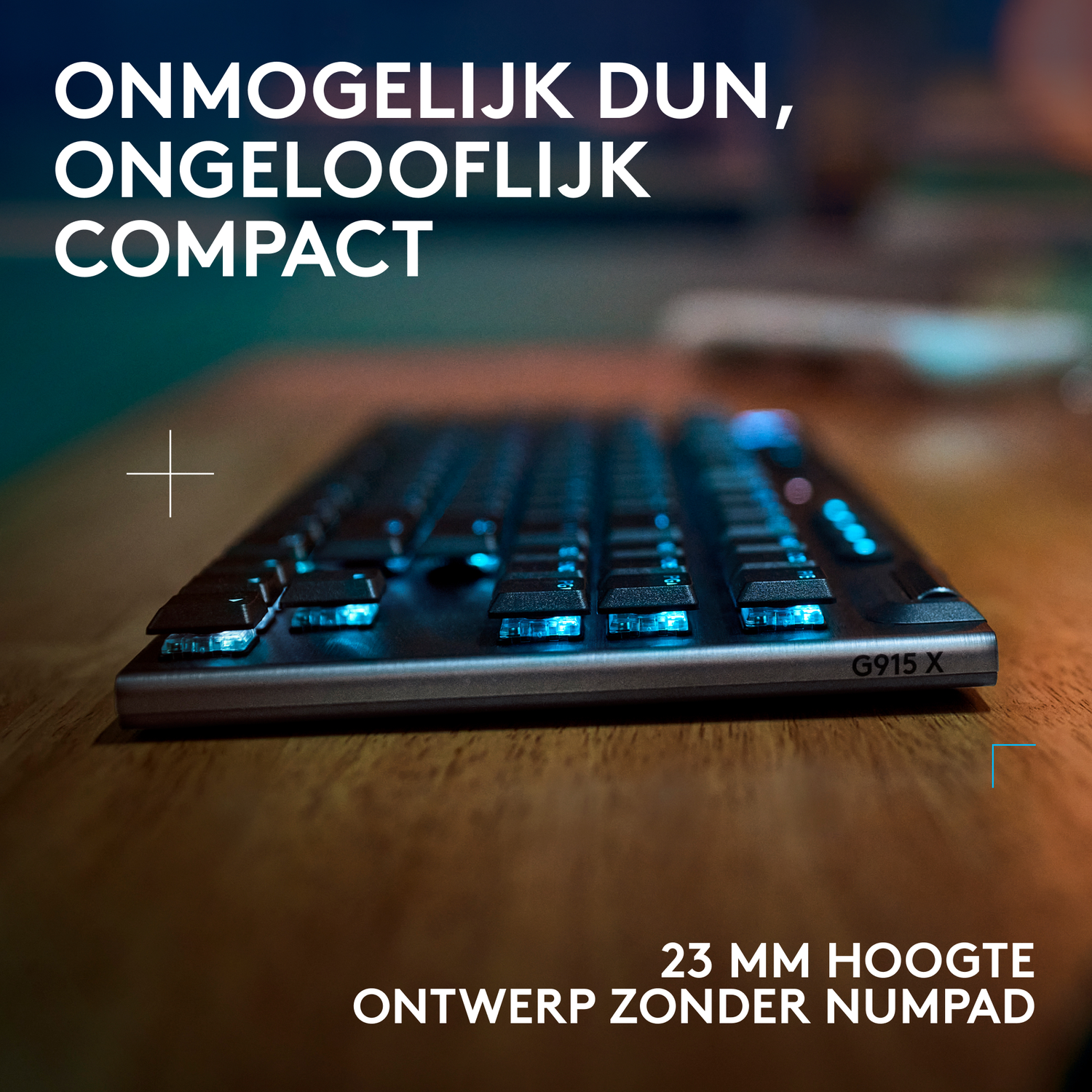 A close-up of a black keyboard with blue backlit keys, with text in Dutch.