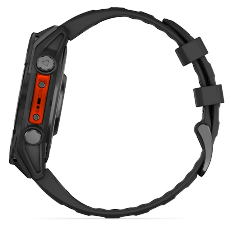 Czarny zegarek Garmin, widok z boku, z czarnym paskiem i pomarańczowymi przyciskami. Ma cyfrowy wyświetlacz.