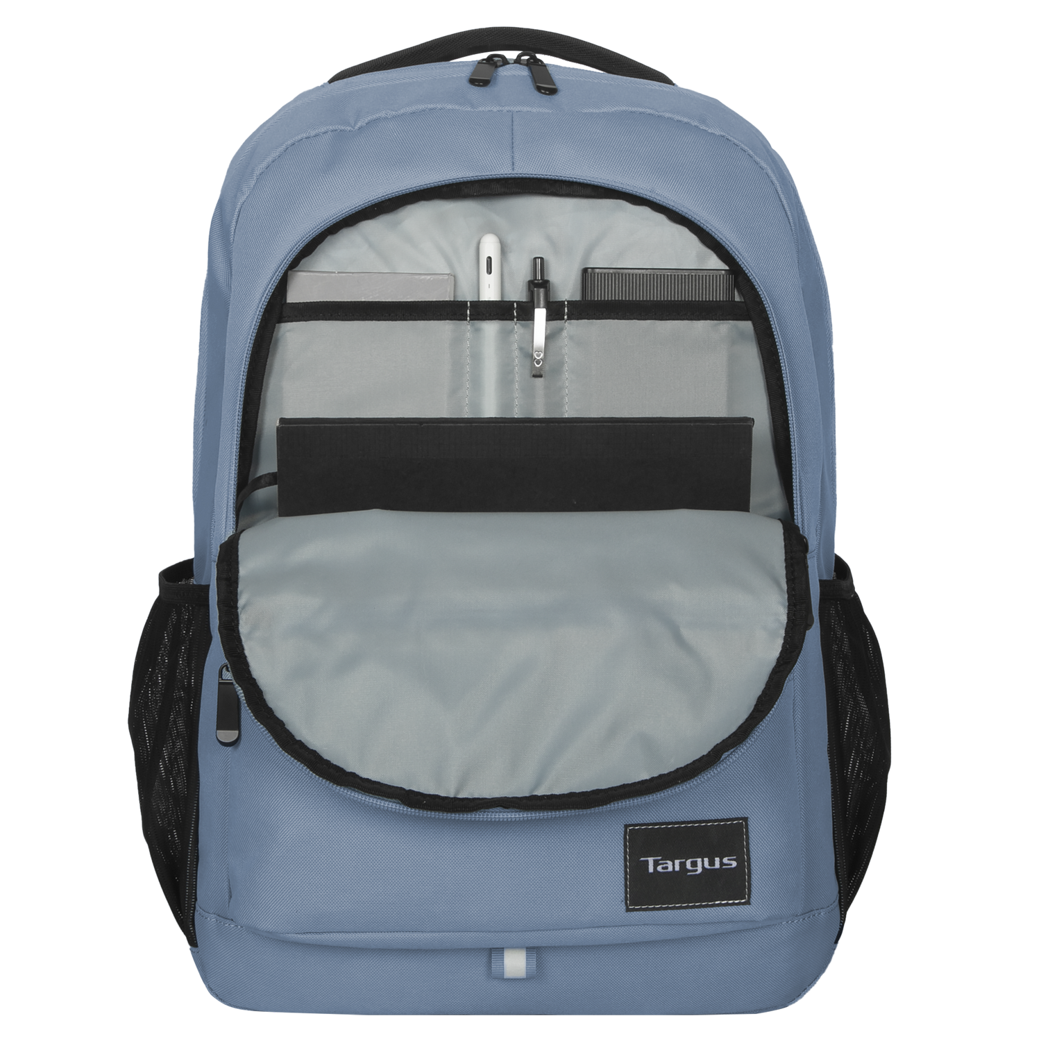 Mochila azul, abierta, mostrando contenido: bolígrafos, tableta, peine y cuaderno.