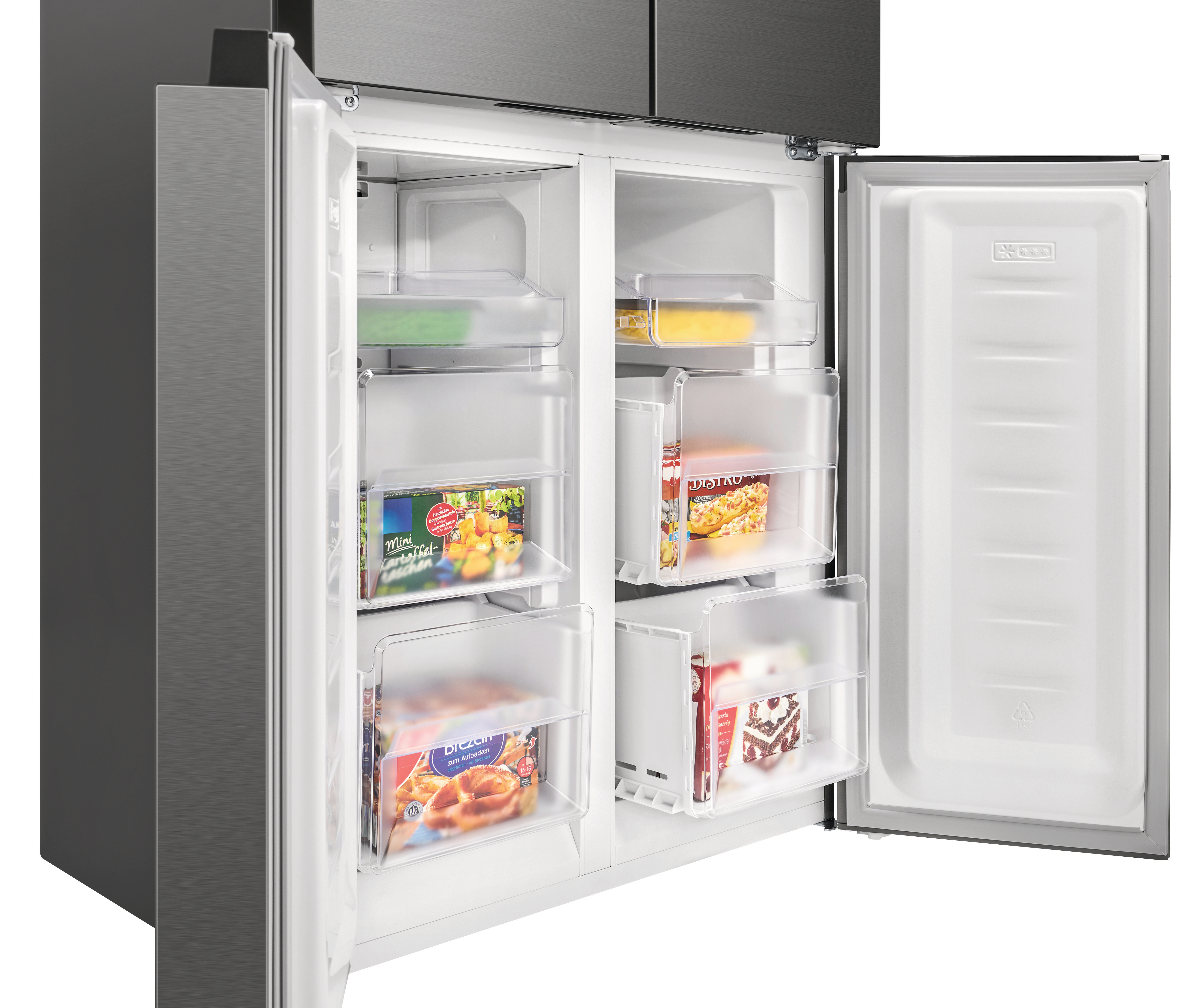 Geöffneter Kühlschrank. Mehrere Regale und Schubladen mit Tiefkühlkost. Silber- und Grautöne.