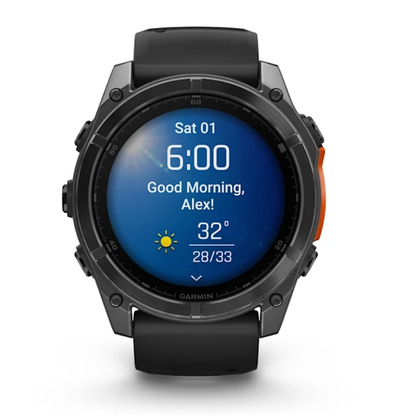 Czarny smartwatch Garmin pokazujący niebieski ekran z informacjami o pogodzie i czasie.