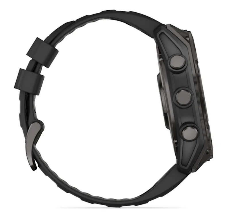 Widok z boku czarnego smartwatcha. Ma okrągłą tarczę i czarny pasek.