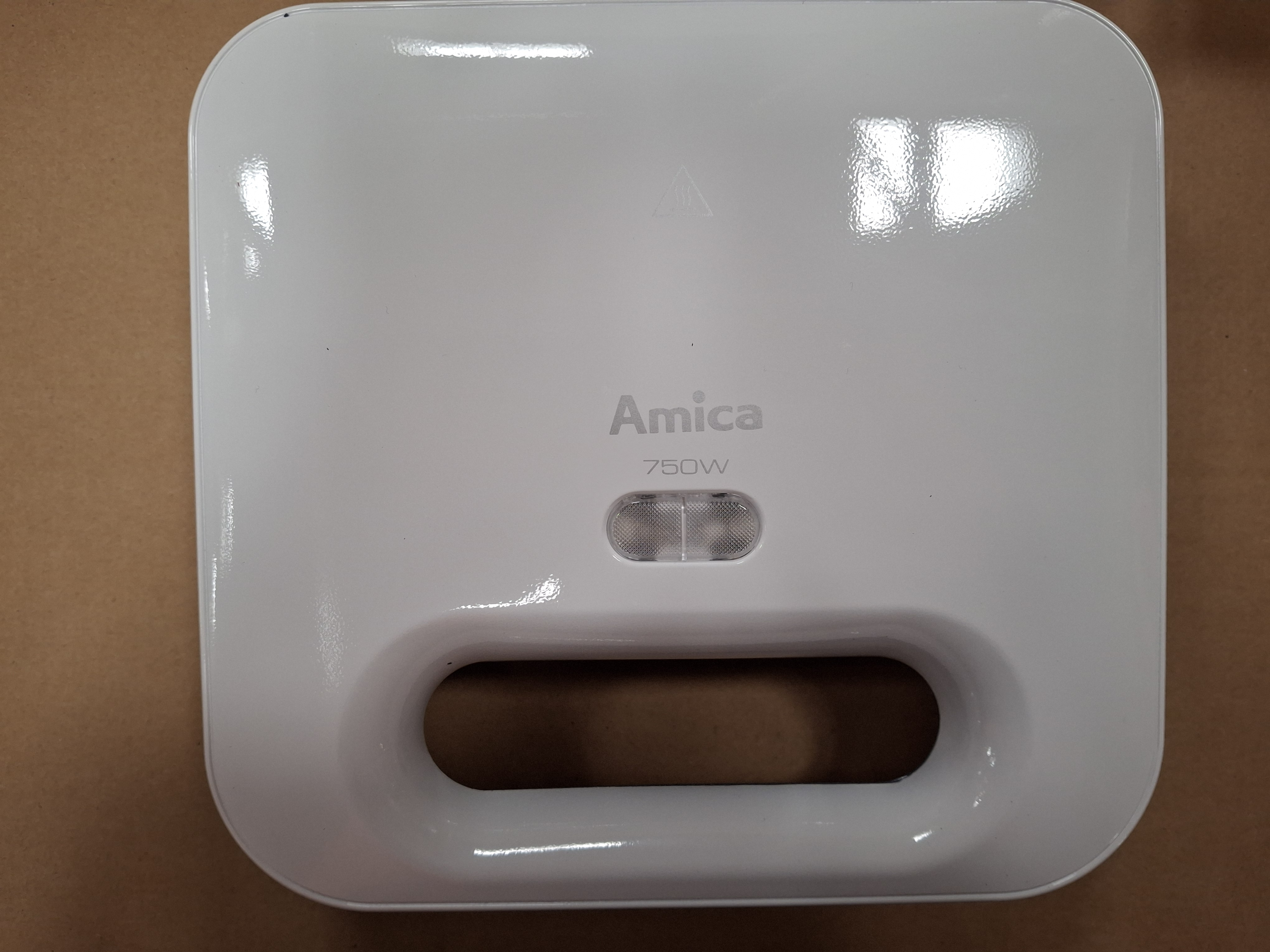 OUTLET - Opiekacz AMICA SMK2011