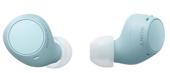 Dwa jasno-niebieskie słuchawki Sony. Lewa pokazuje logo 'SONY'.