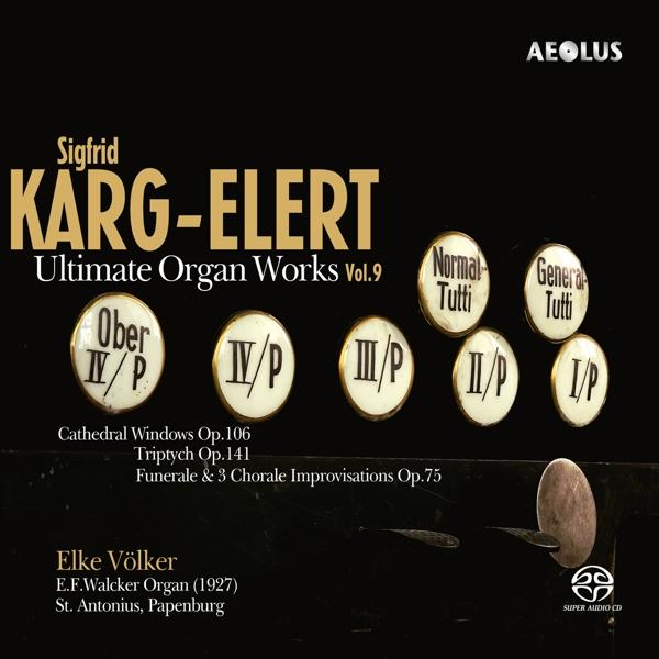 CD-Cover mit Text und Etiketten, schwarzer Hintergrund. Albumtitel ist weiß.