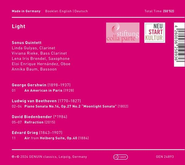 CD-Cover mit Text. Enthält Namen von Musikern, Songtitel, einen rosa Hintergrund und ein Logo.