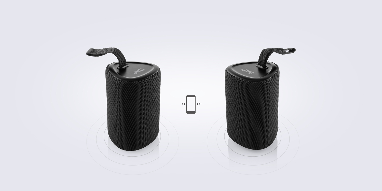 Dwa czarne, cylindryczne głośniki Bluetooth z ikoną telefonu między nimi, wskazującą łączność.