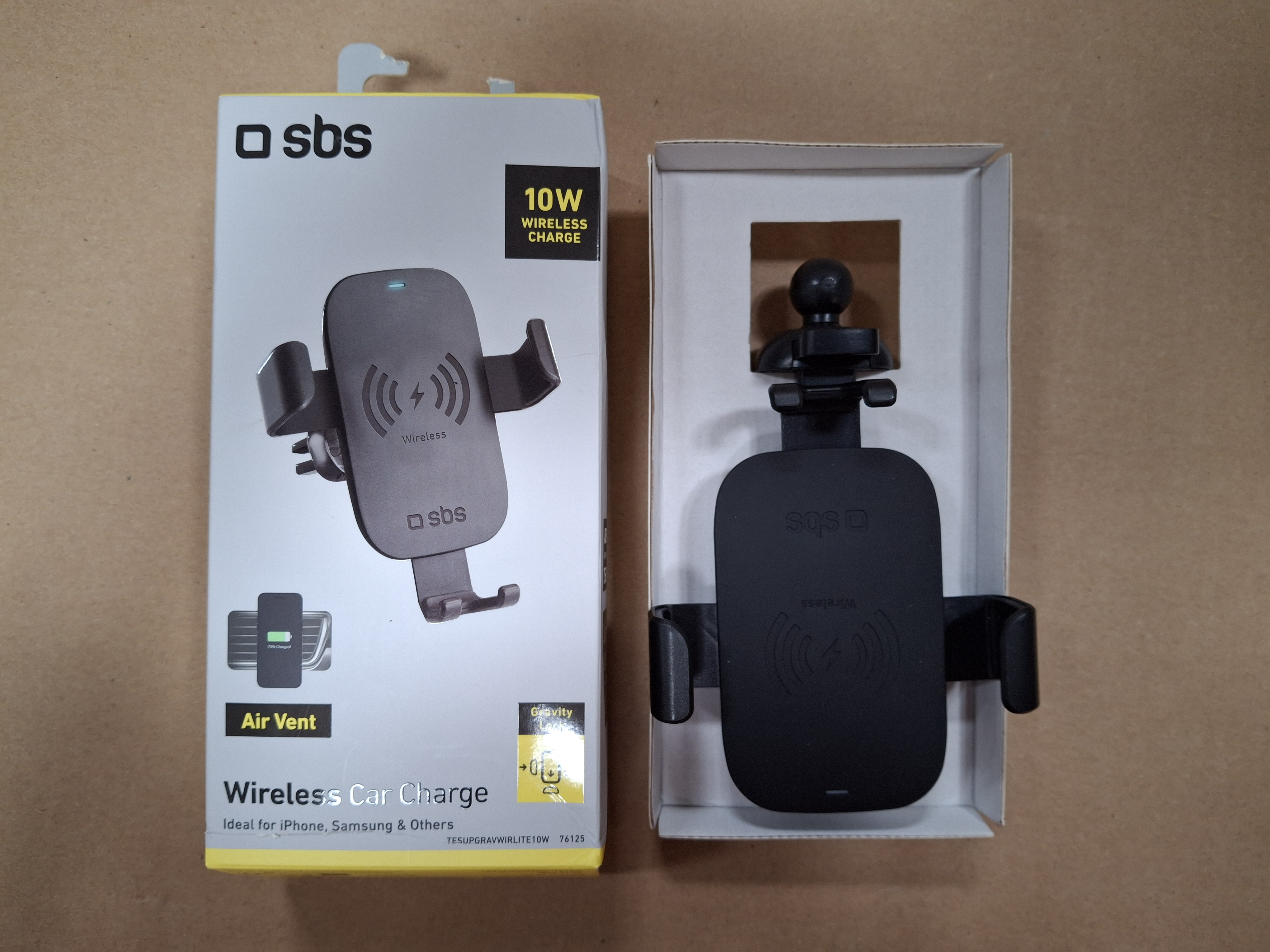 OUTLET - Uchwyt samochodowy SBS Gravity z bezprzewodową ładowarką