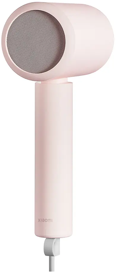 Un altoparlante Xiaomi rosa con un frontale a rete. Ha un corpo e un'impugnatura cilindrici. Un cavo e un supporto bianchi alla base.
