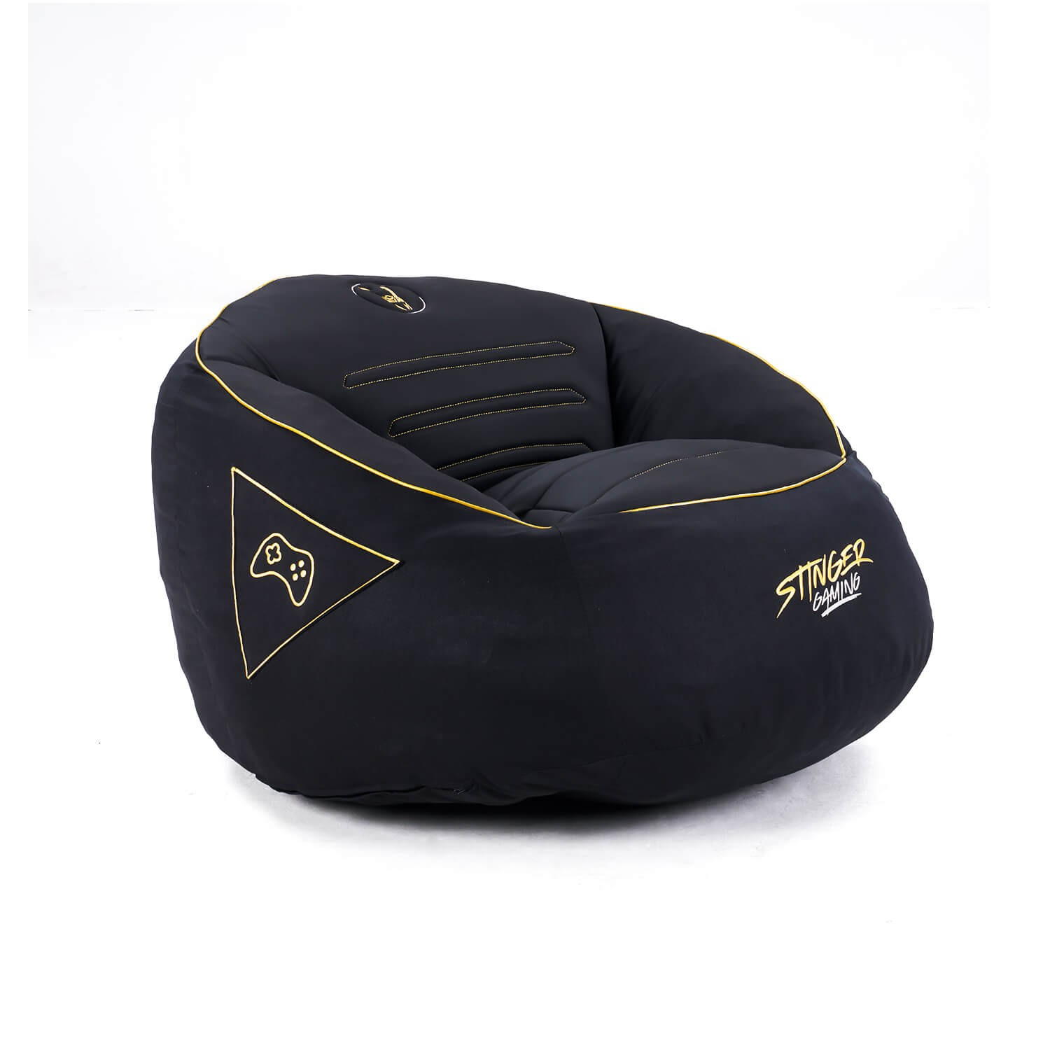 Puf de juego negro con detalles amarillos y logotipo de juego.