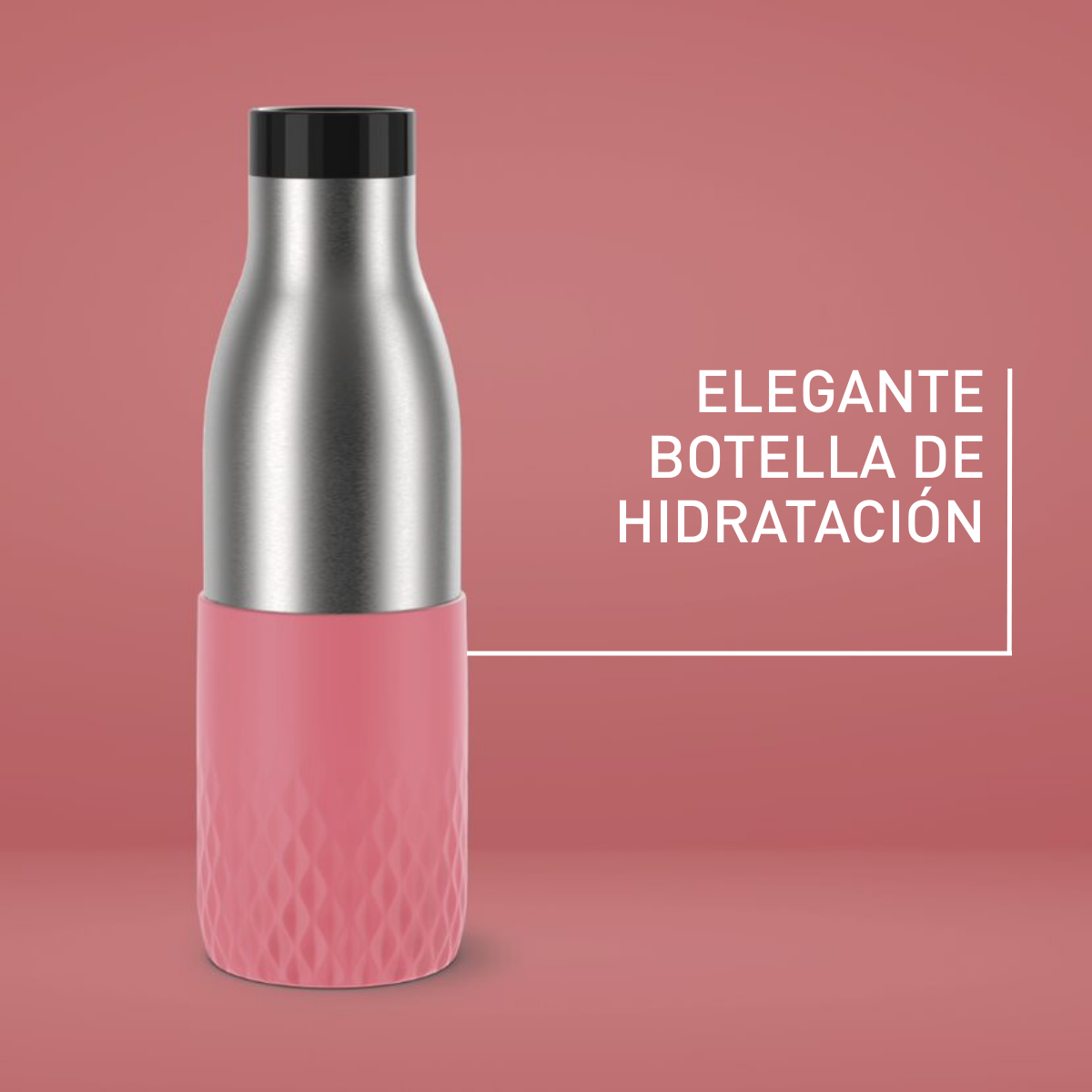 Una botella de agua rosa y plateada sobre fondo rosa. Texto: 'Elegante botella de hidratación'.