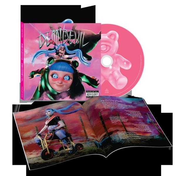 Albumcover mit einer Person in einem Kostüm. CD und Booklet werden ebenfalls angezeigt.