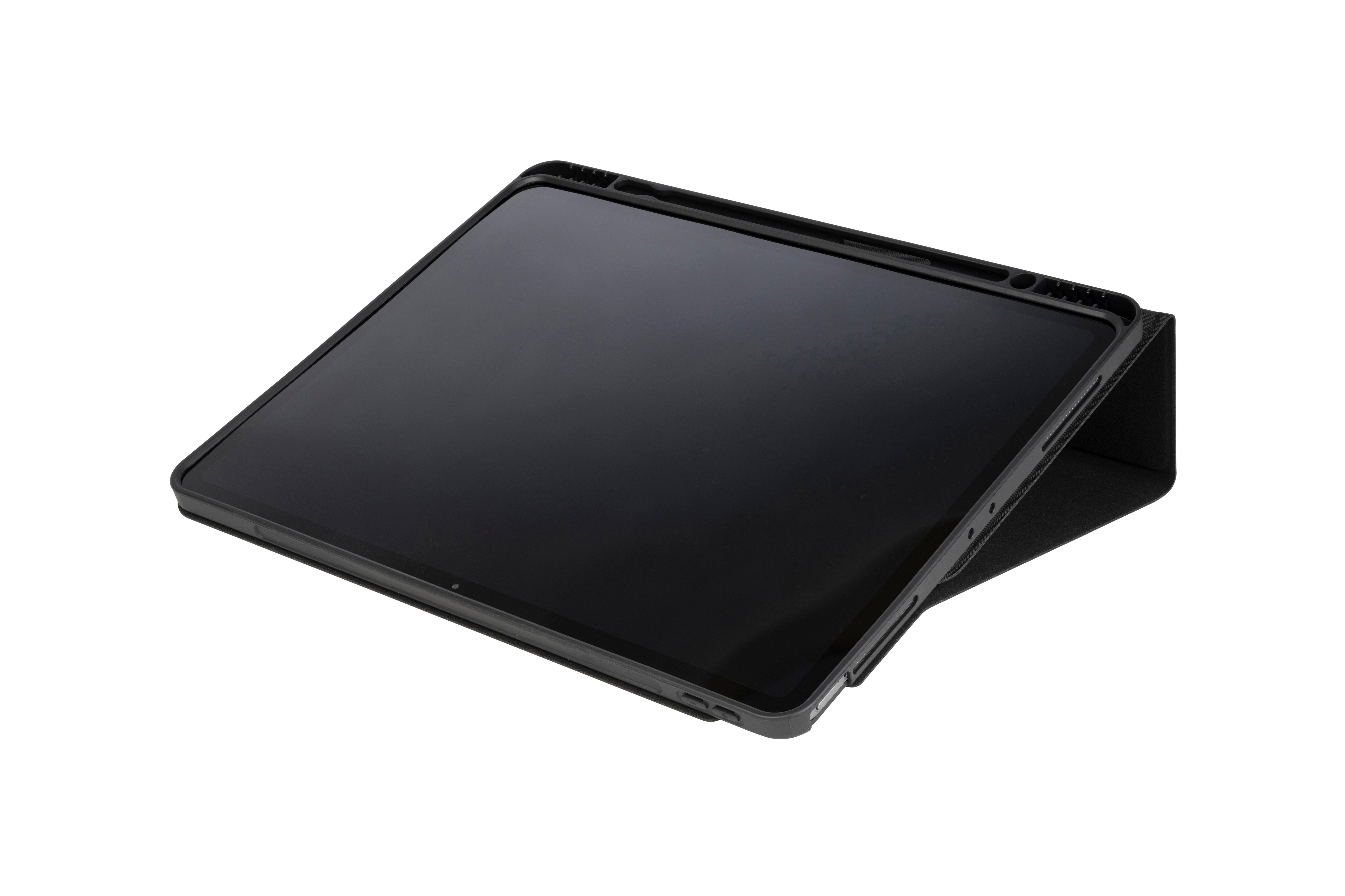 Ein schwarzes Tablet in einem Gehäuse, leicht angewinkelt, mit nach oben gerichtetem Bildschirm und geöffnetem Gehäuse.
