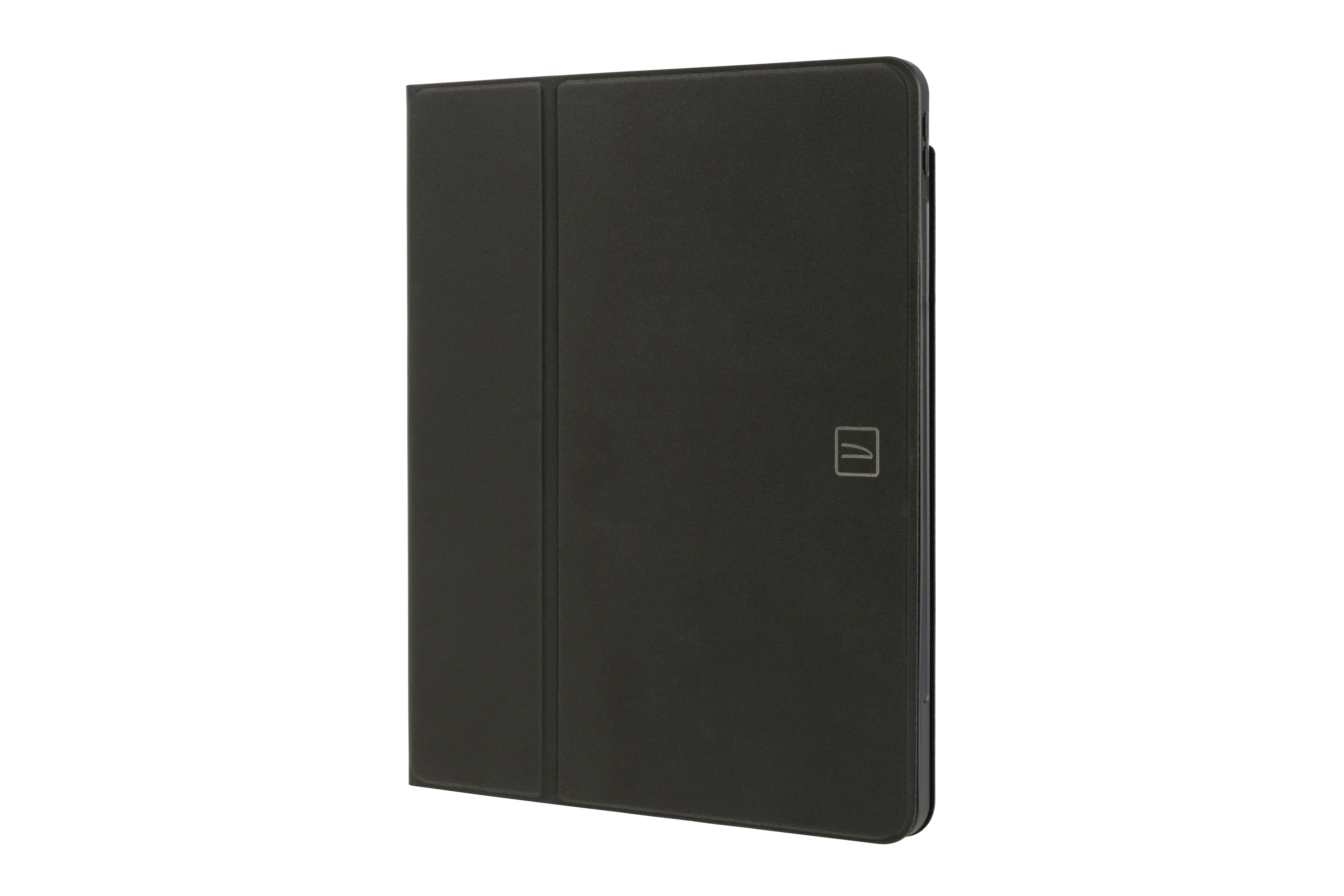 Eine geschlossene schwarze Tablethülle, Seitenansicht, auf weißem Hintergrund.