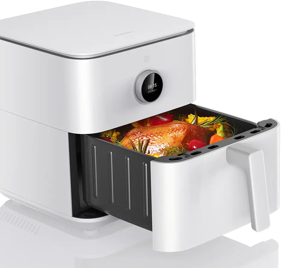 Friggitrice ad aria bianca con cassetto aperto, che mostra cibo cotto. Display digitale in alto. Interno nero.