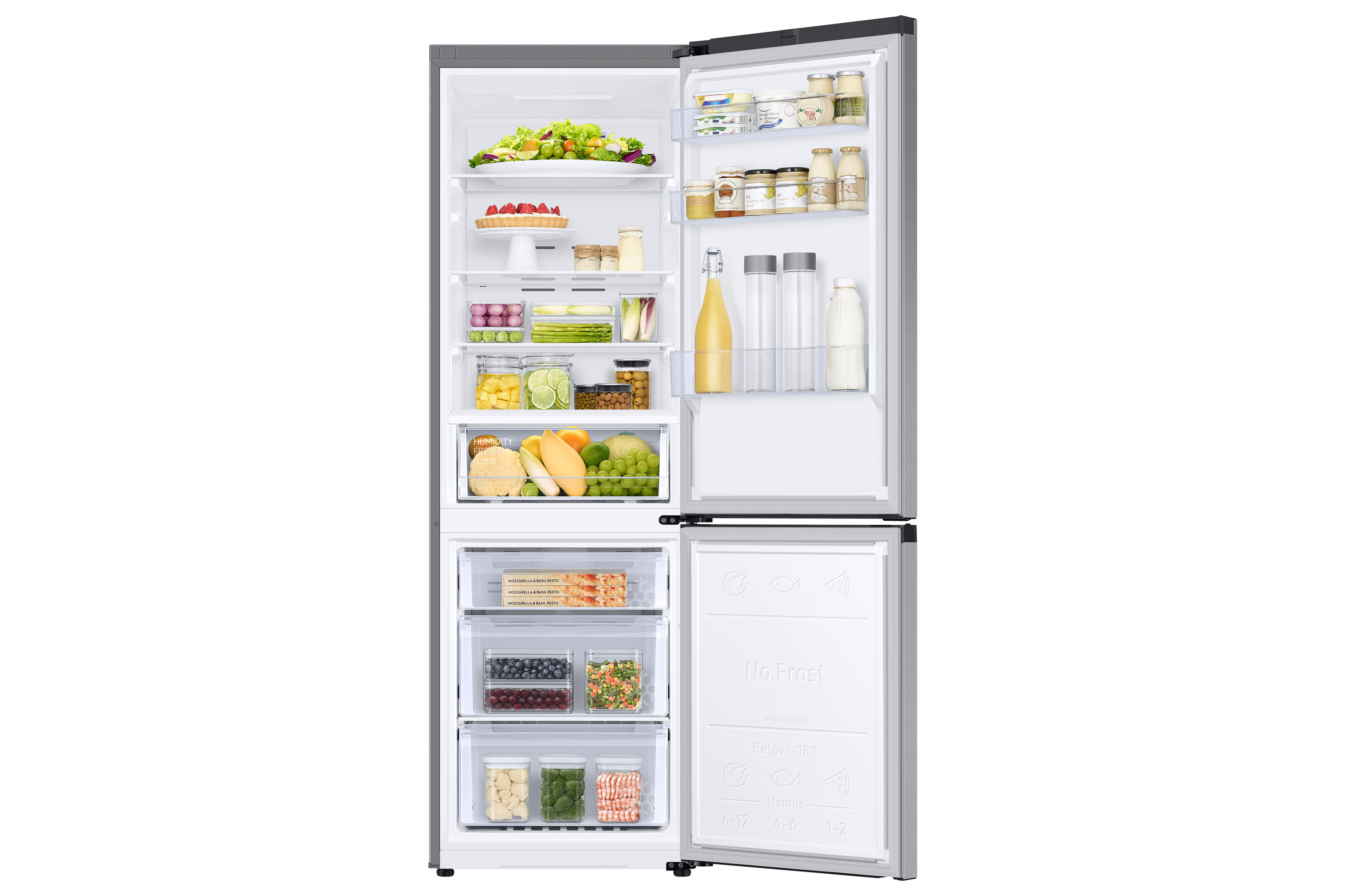 Ein Kühlschrank mit offenen Türen, Regale mit Lebensmitteln und Gefrierschubladen.