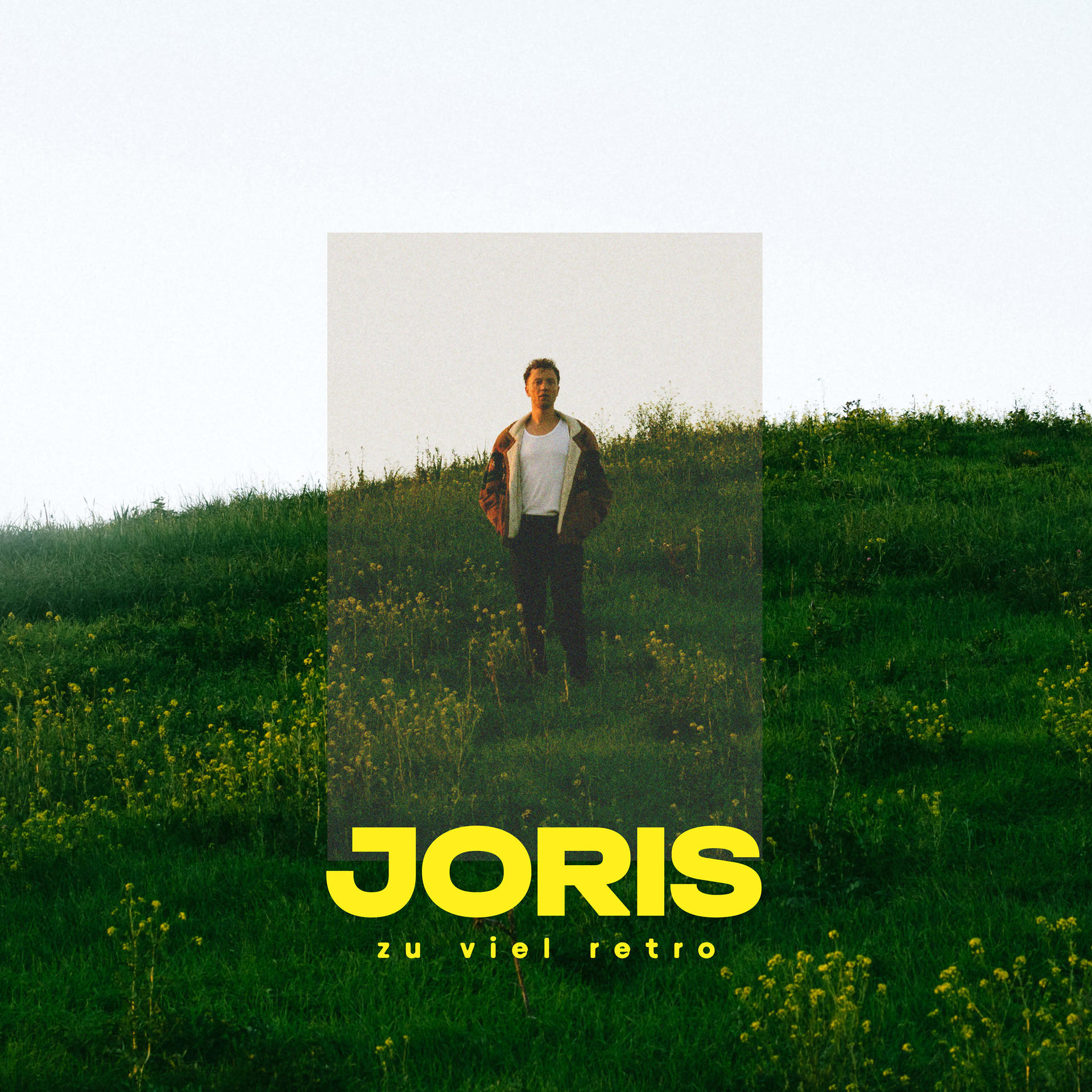 Albumcover. Mann steht auf dem Feld. Titel: zu viel Retro. Künstler: Joris. Gelber Text.