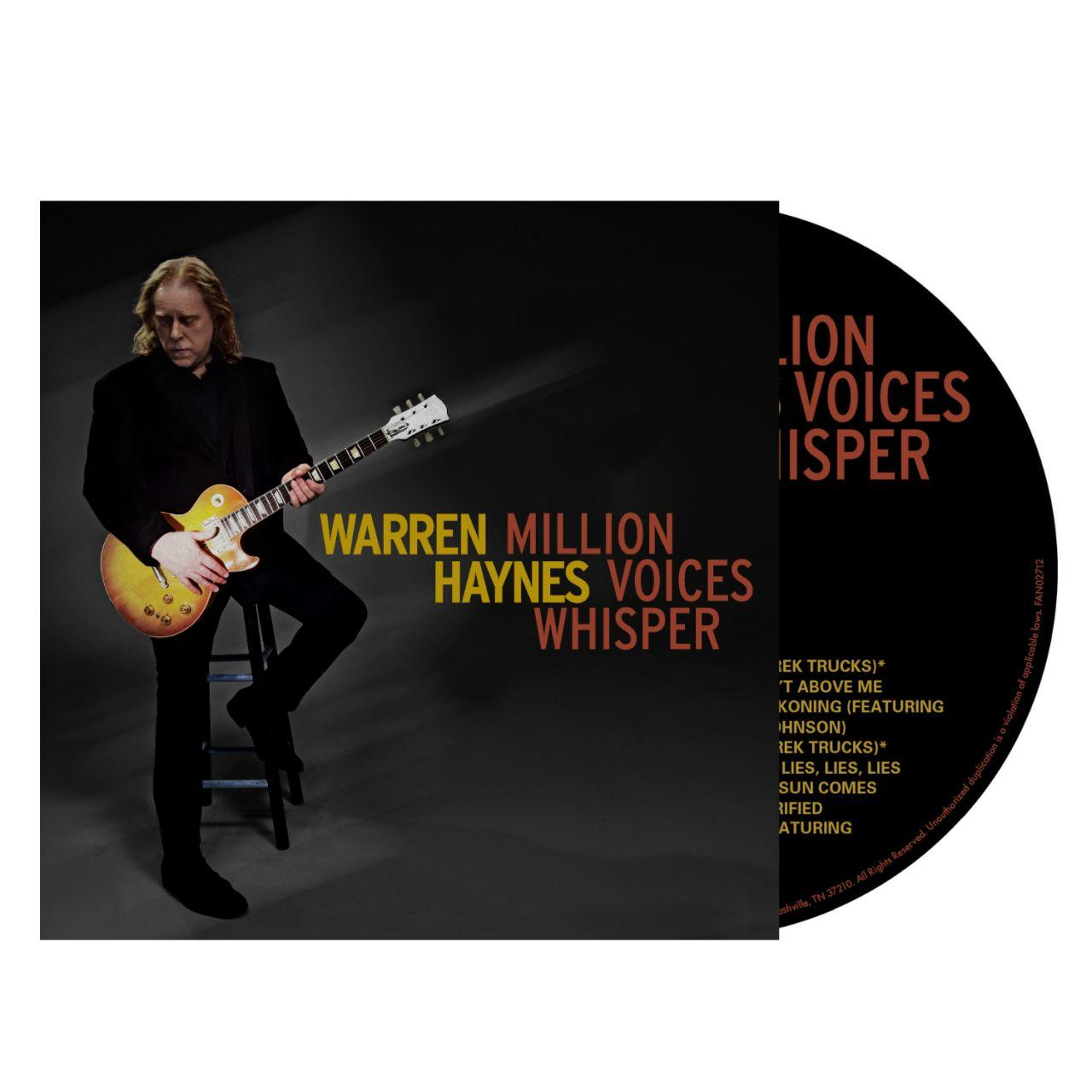 Mann mit Gitarre und Albumcover mit Text: Warren Haynes, Voices, Whisper.