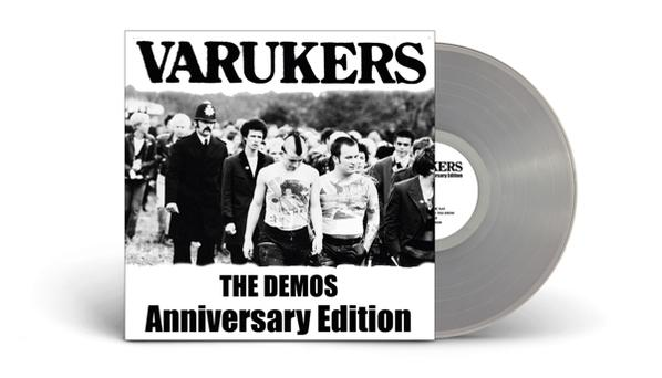A 'Varukers' album borítója fekete-fehér fotóval egy csoport emberről és szürke bakelit lemez.