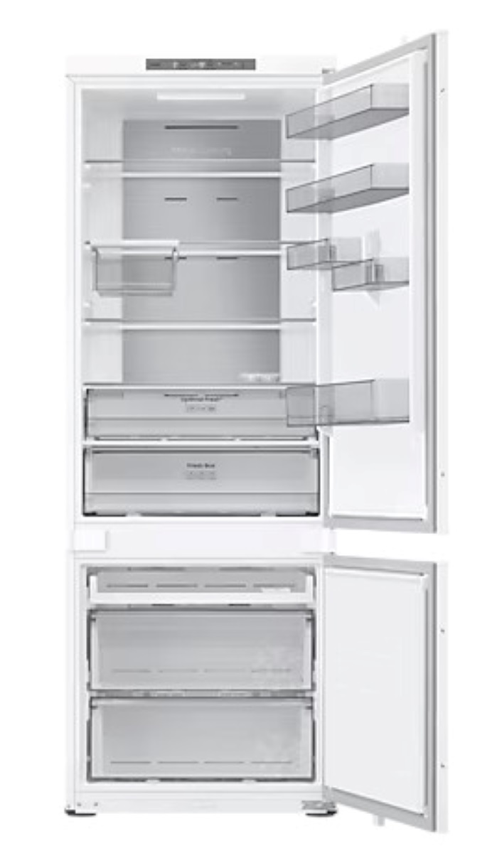 Otwarta biała lodówka z półkami i szufladami.