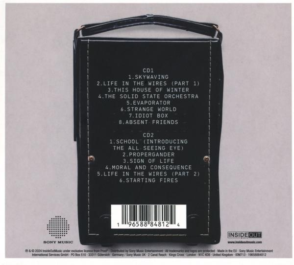 Rückseite einer schwarzen CD-Hülle mit Titelliste und CD-Labels.