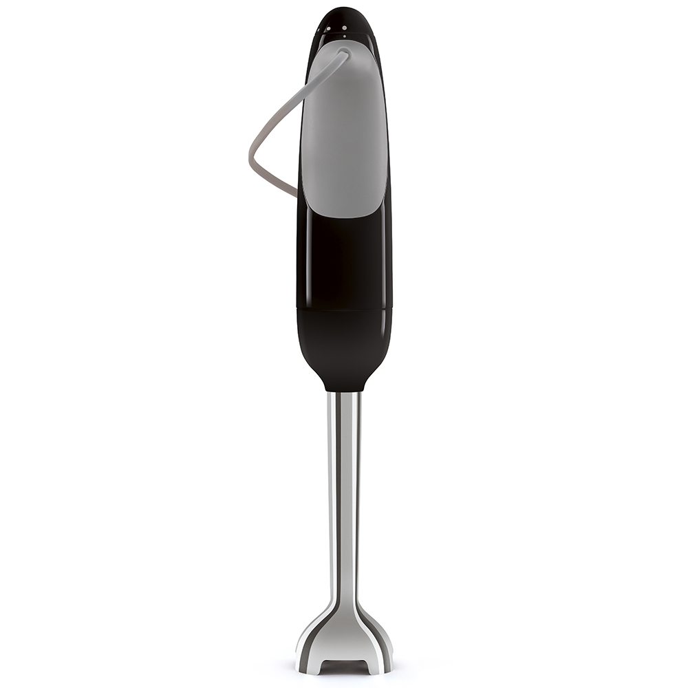 Ein schwarzer Stabmixer mit silberner Klinge, vor weißem Hintergrund.