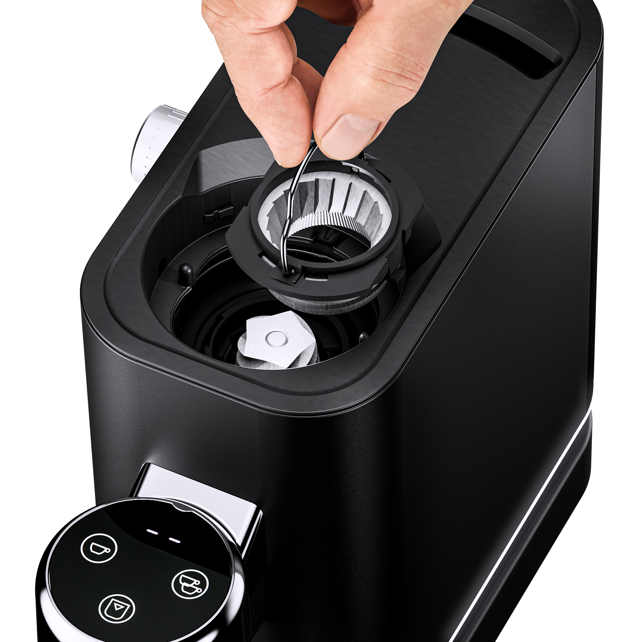 Die Hand einer Person, die einen Filter aus einer schwarzen Kaffeemaschine mit silberner Akzentfarbe entfernt.