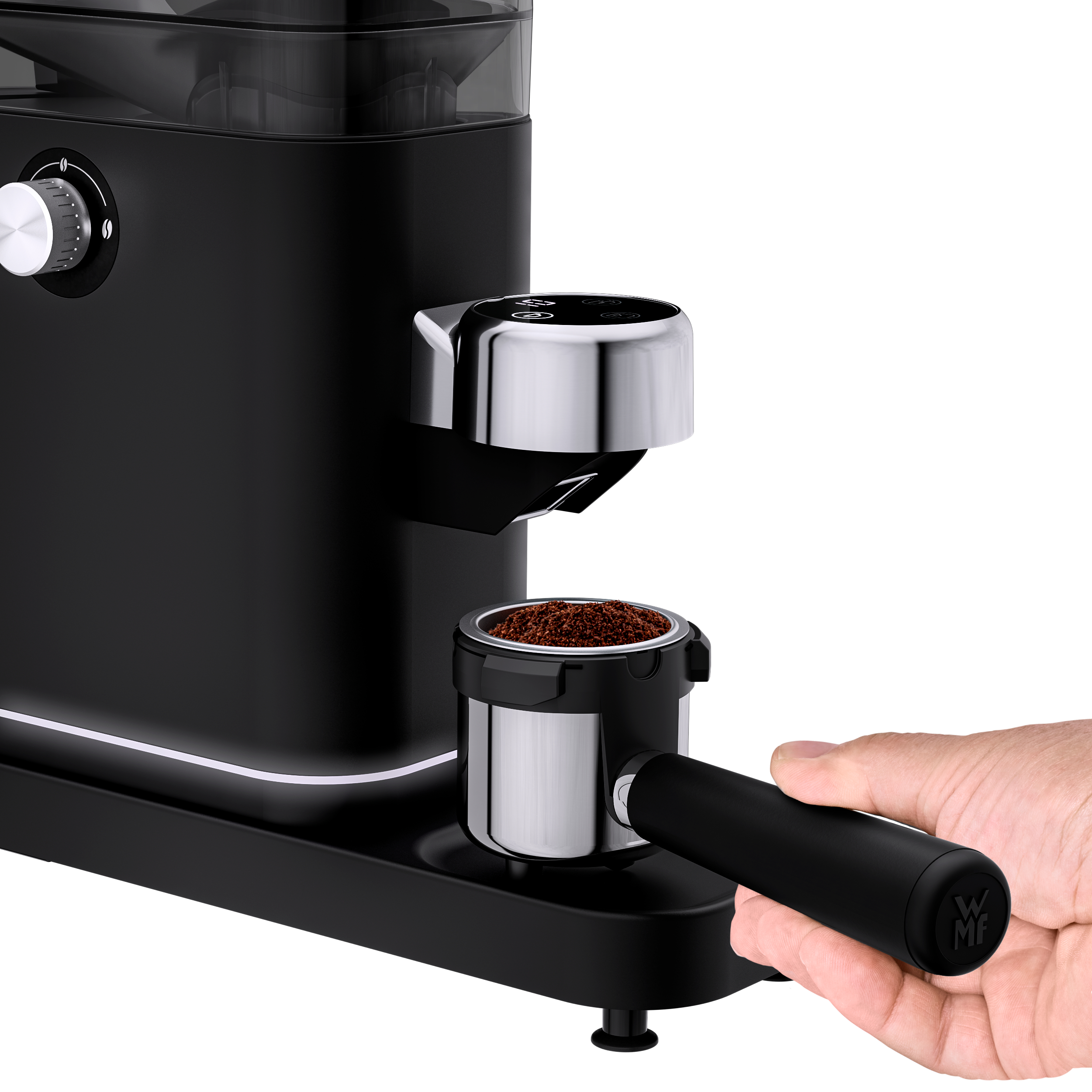 Schwarze Kaffeemühle mit einem Siebträger, der von einer Hand gehalten wird.