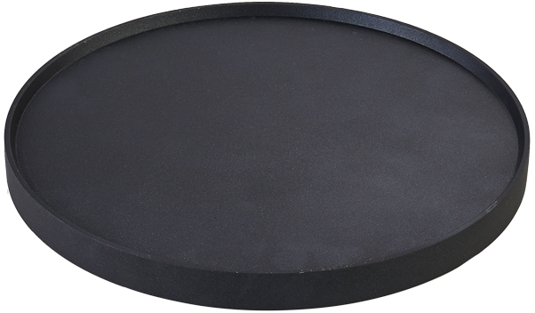 Un plateau rond noir.