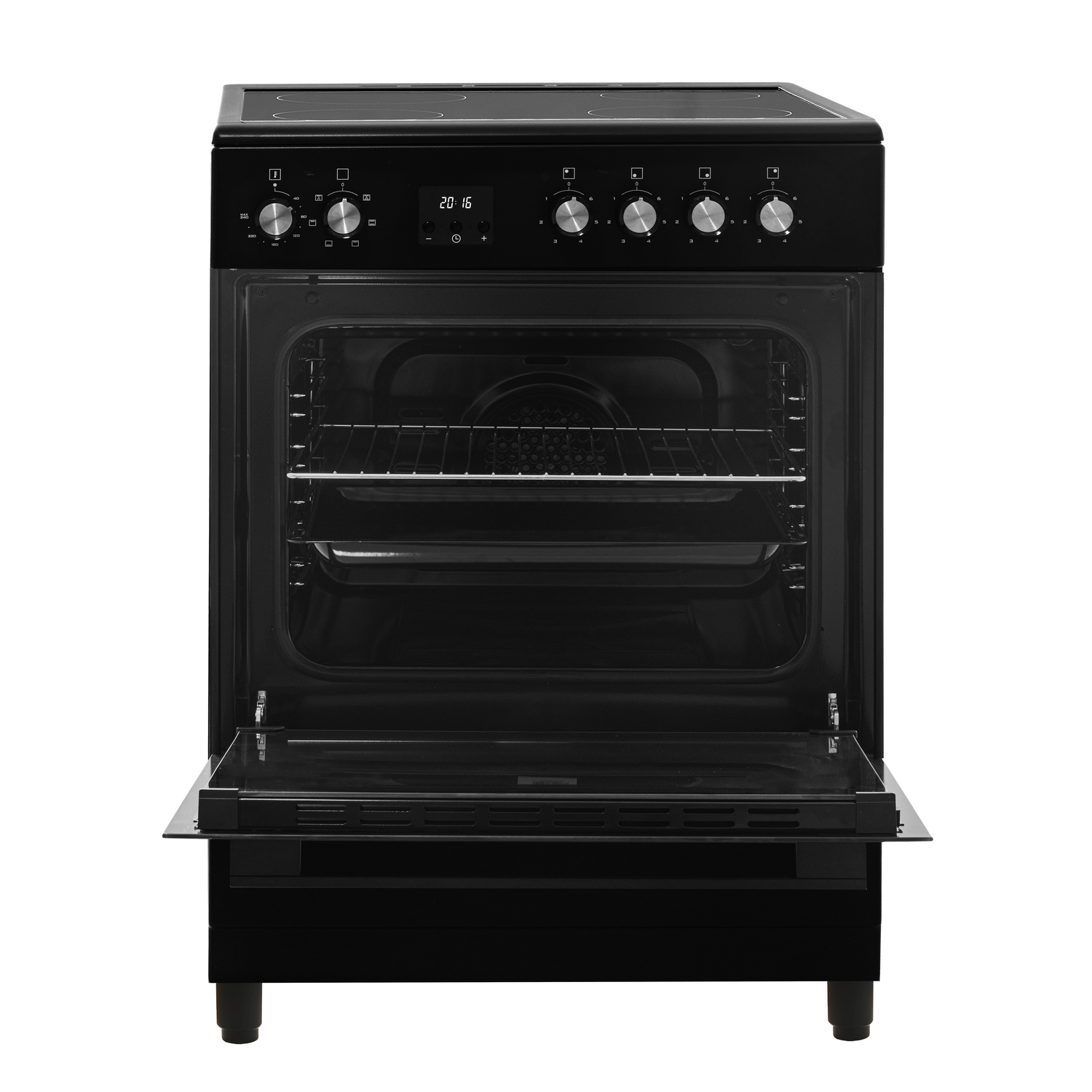 Zwarte oven met open deur. Interieur met planken en digitale klok.