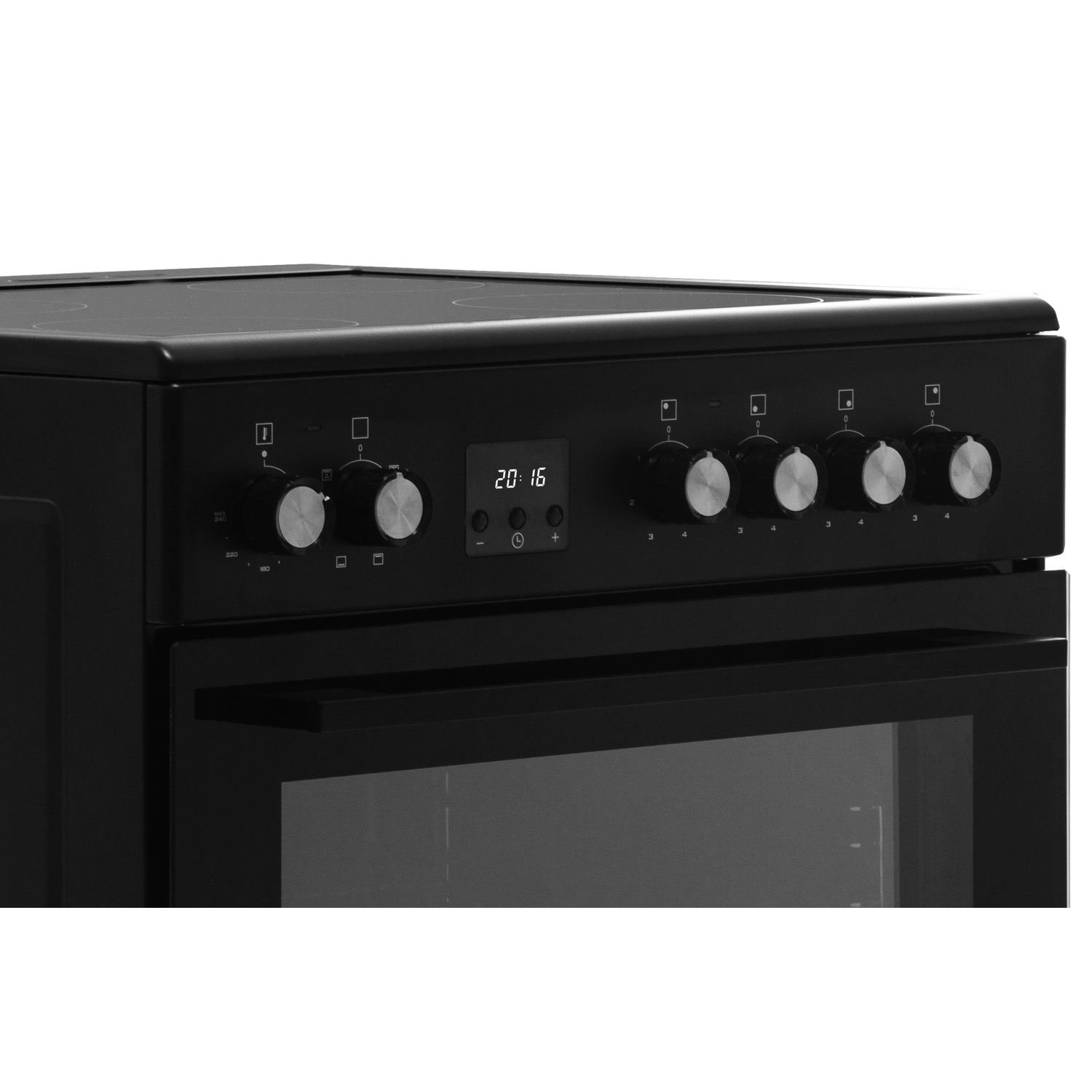 Zwarte oven met knoppen en een digitale klokweergave. Witte achtergrond.