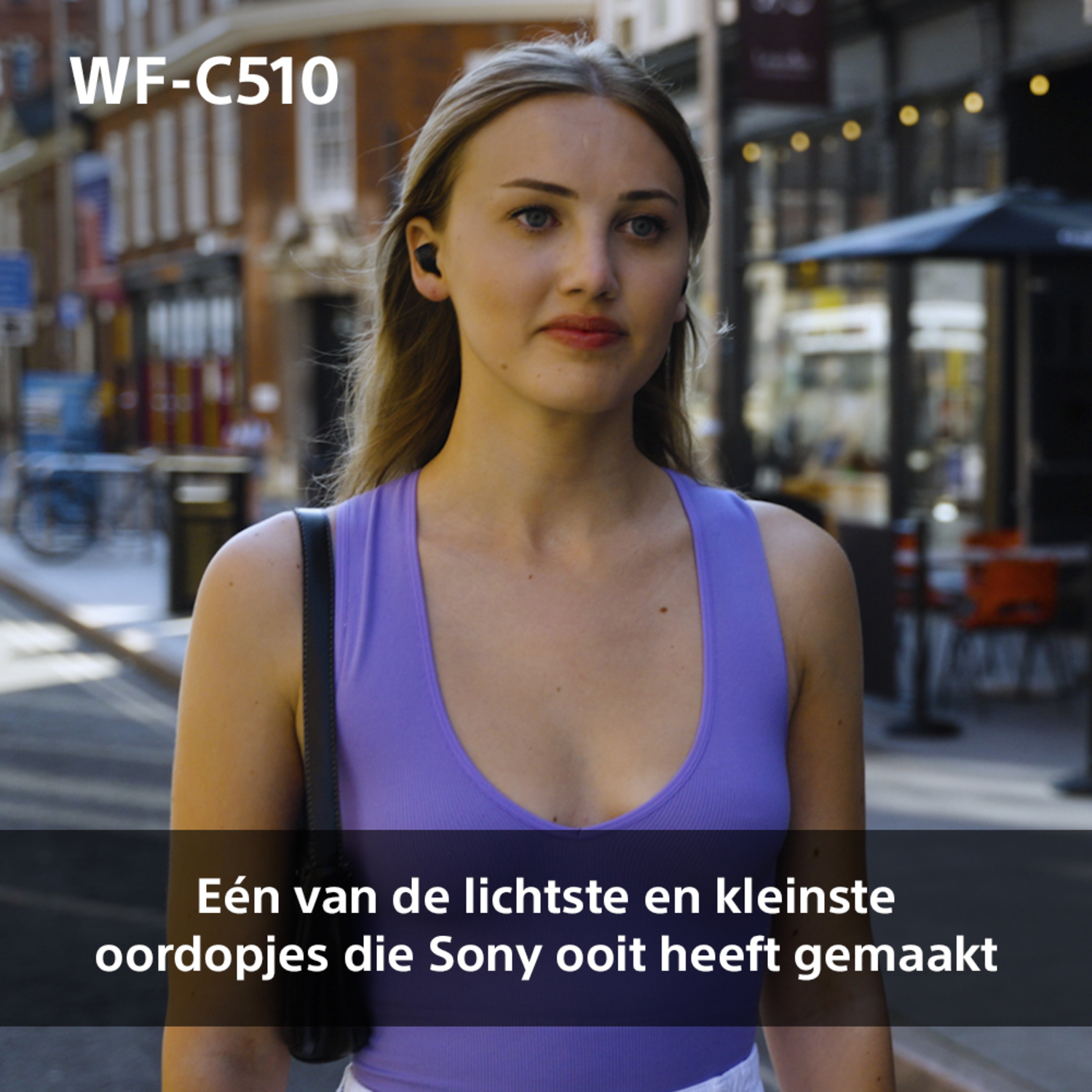 Witte Philips luchtreiniger met een zwart rooster.