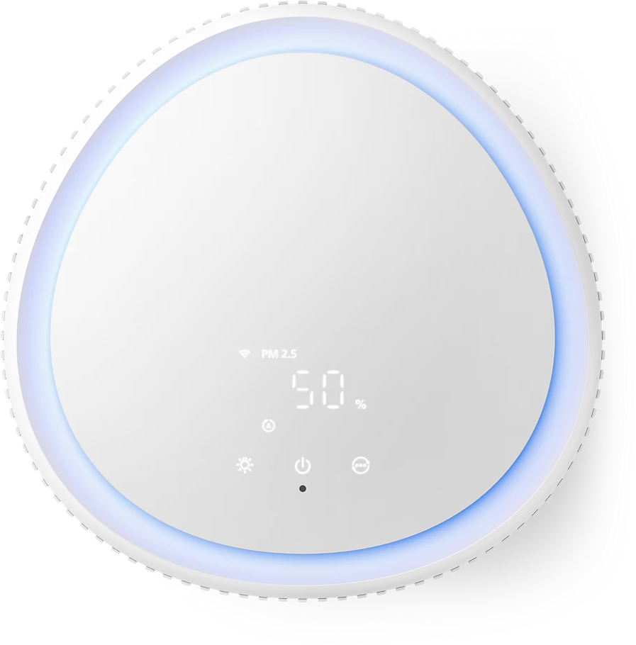 Fehér légtisztító kék fénygyűrűvel és digitális kijelzővel, 50%-ot és PM2.5-öt mutatva.
