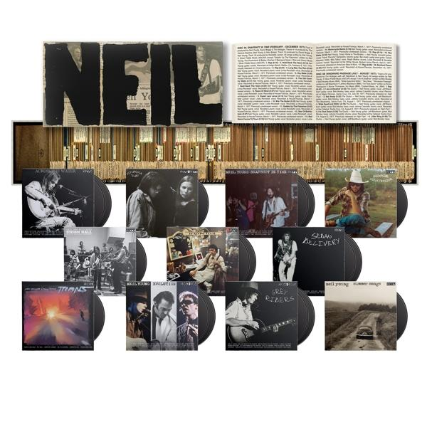 Bakelit lemezek gyűjteménye, felül a művész nevével, "NEIL".