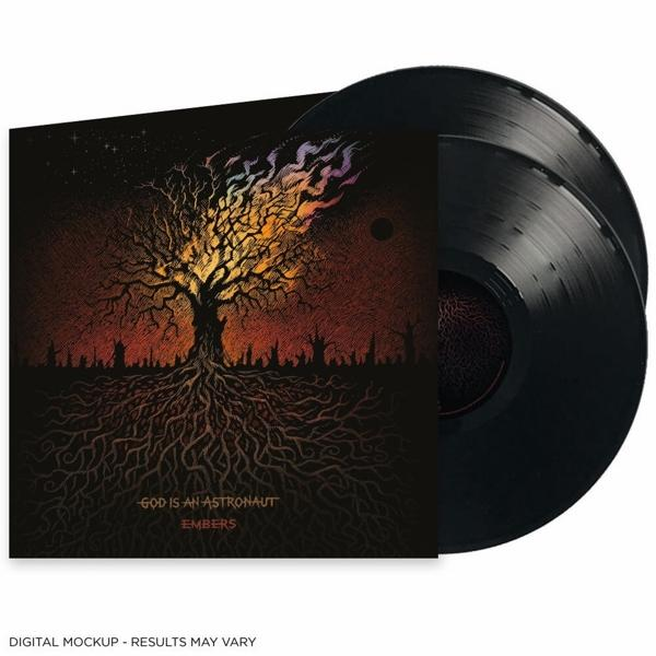 Album borító: egy fa lángoló tetejjel. Két fekete bakelit lemez jobbra. Szöveg: God is an Astronaut, Embers.