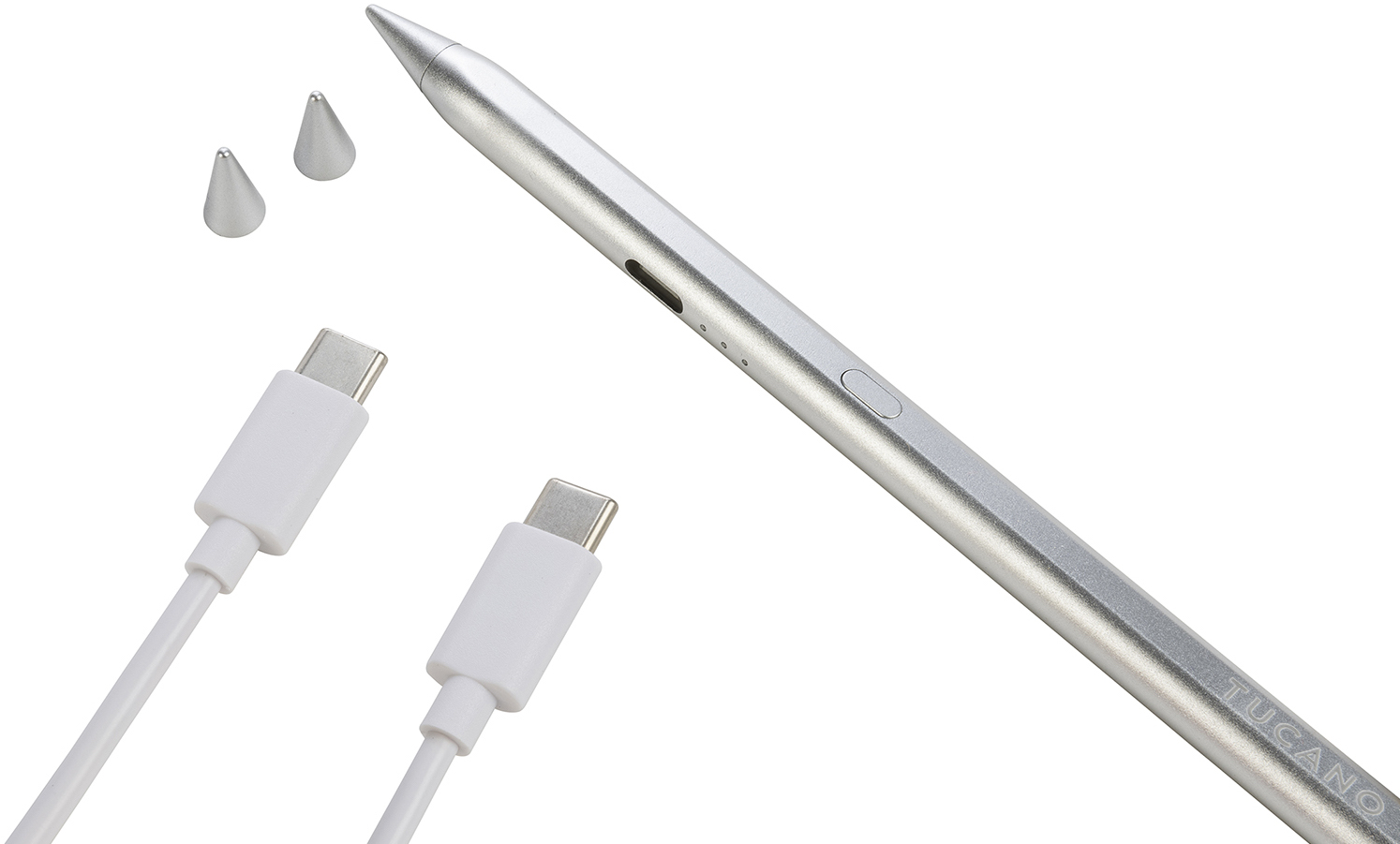 Stylet argenté avec câbles de charge blancs et embouts supplémentaires, gros plan.